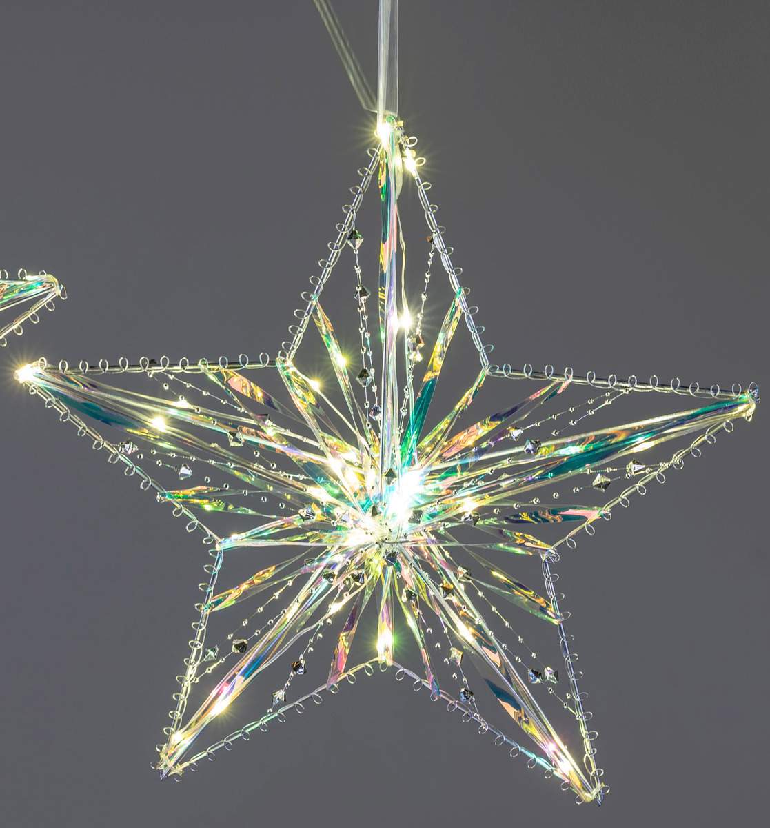3D-Stern-Hänger mit 15 LED-Lichtern, 25 cm – Silbernes Metall mit schimmernden Kunststoffbändern